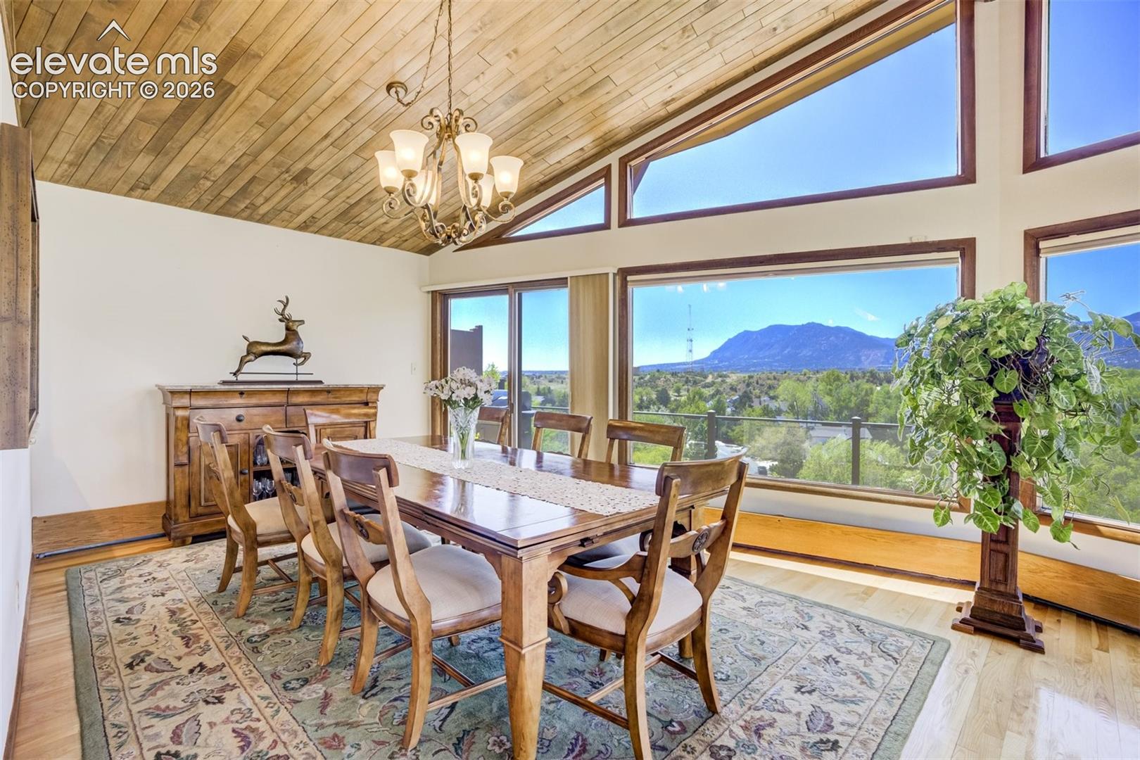 Dining room with major views!!