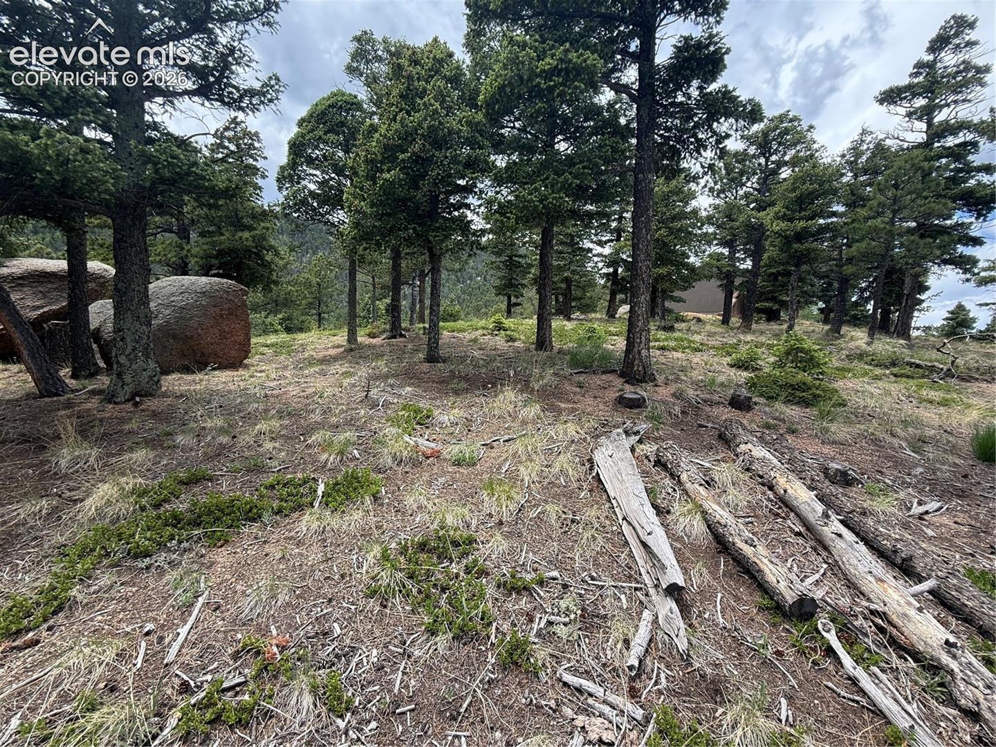 Build site/Lot with rock outcroppings