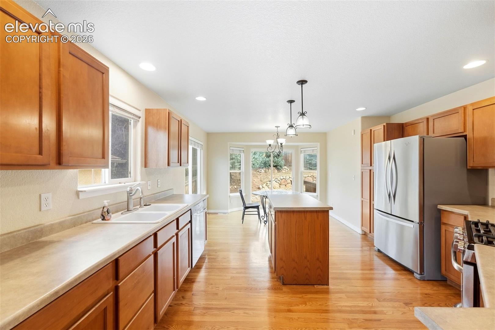 Spacious Kitchen with Abundant Cabinetry and Countertop Space