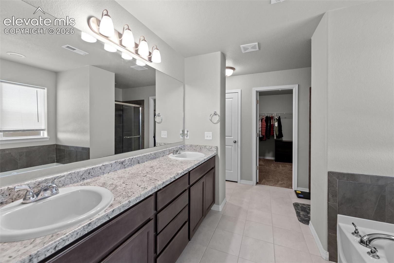 Double vanity with undermount sinks and light-toned countertops