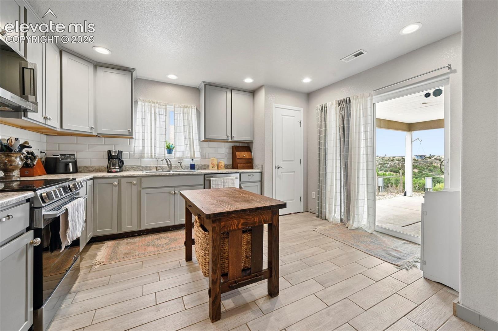 Photo 10 of 4966 Beckwith Drive, Colorado City