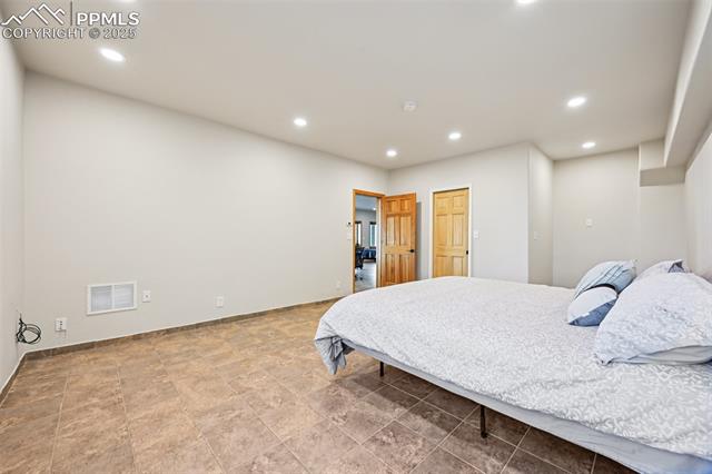 Bedroom 5 with walk in closet