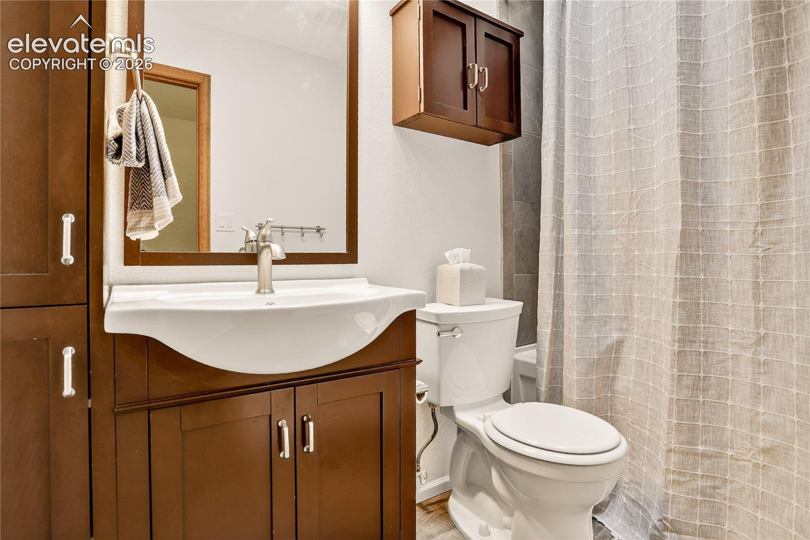 Full bath - upper level