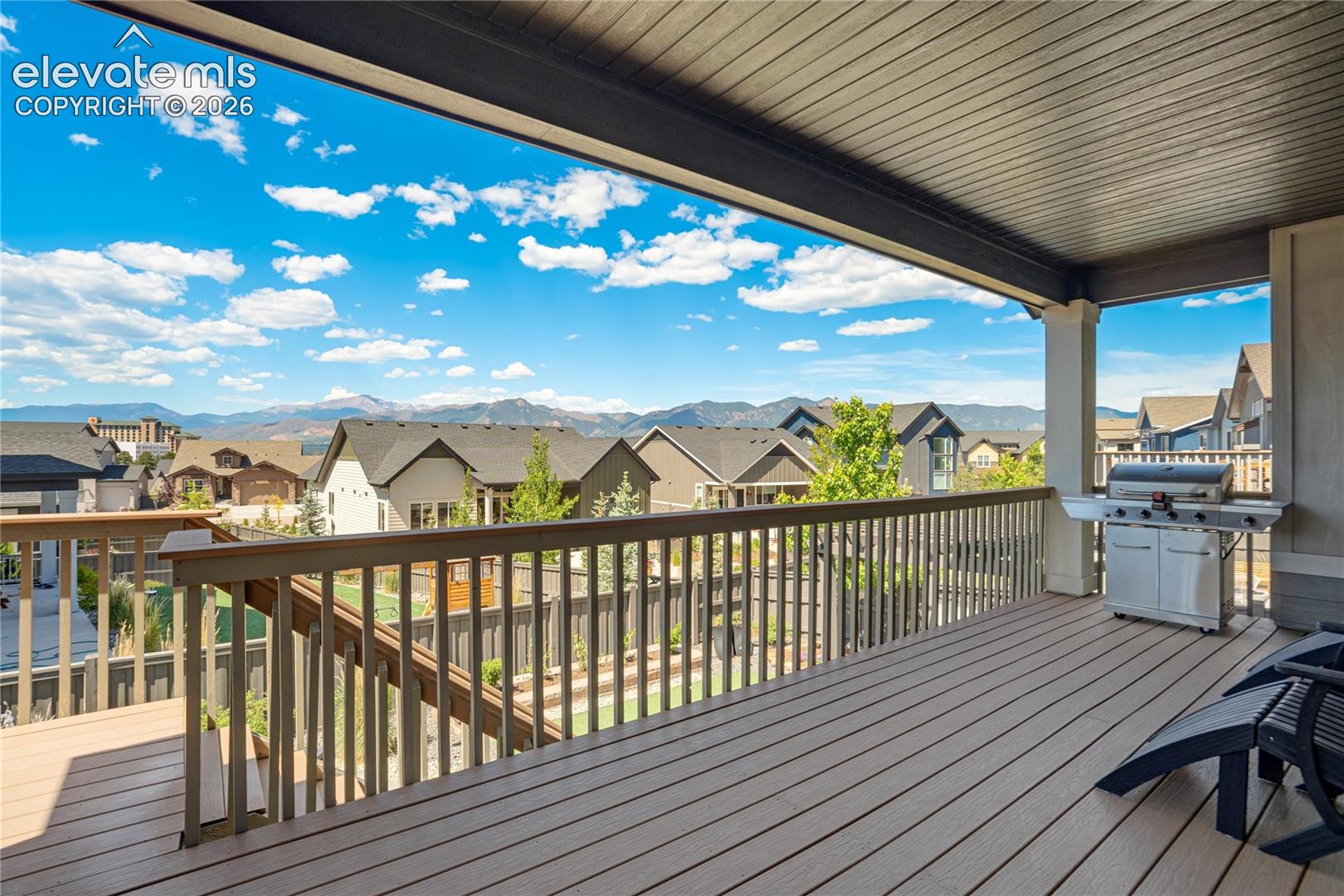 Colorado Living, Elevated
Enjoy morning coffee, evening sunsets, and mountain views from this inviting outdoor retreat.