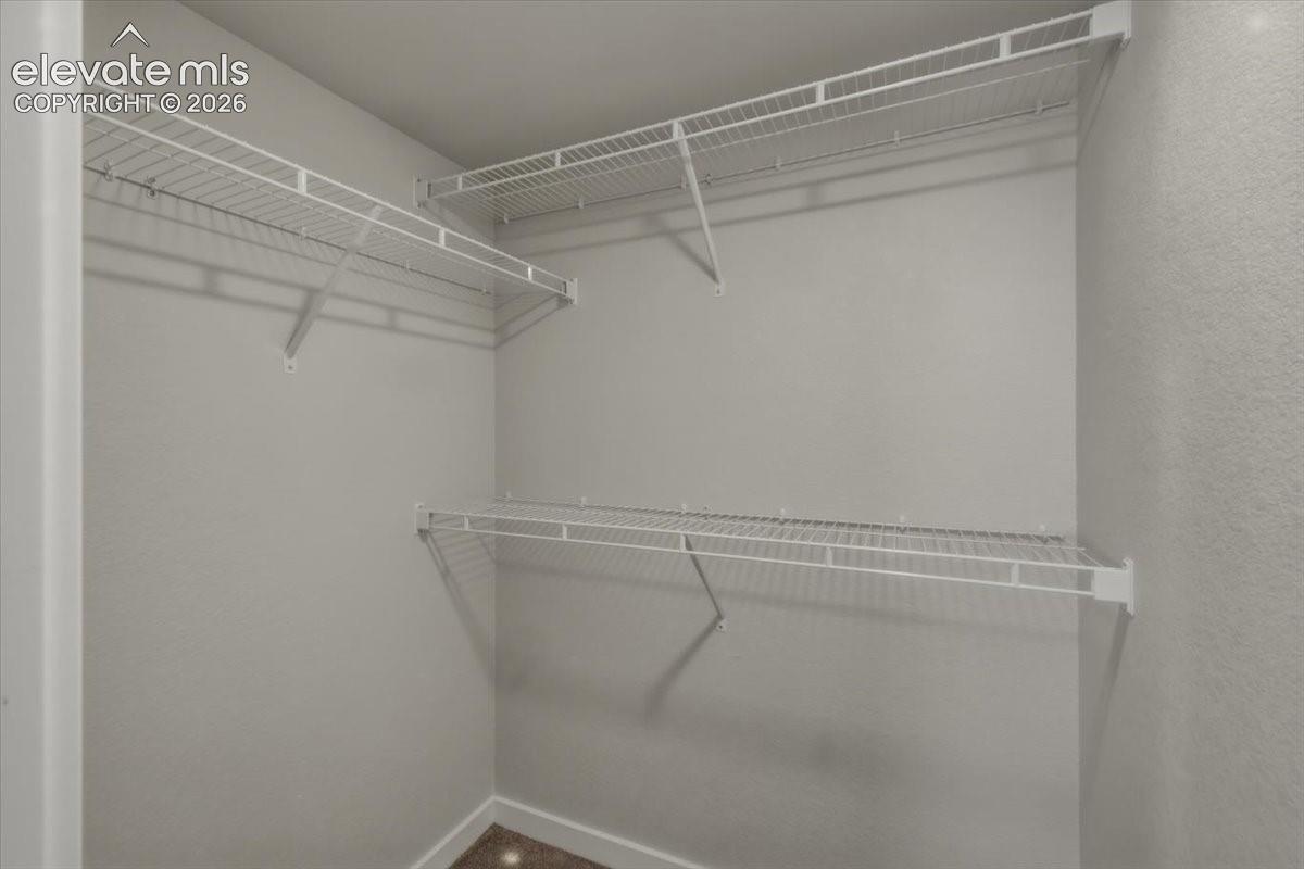 Walk-in closet 