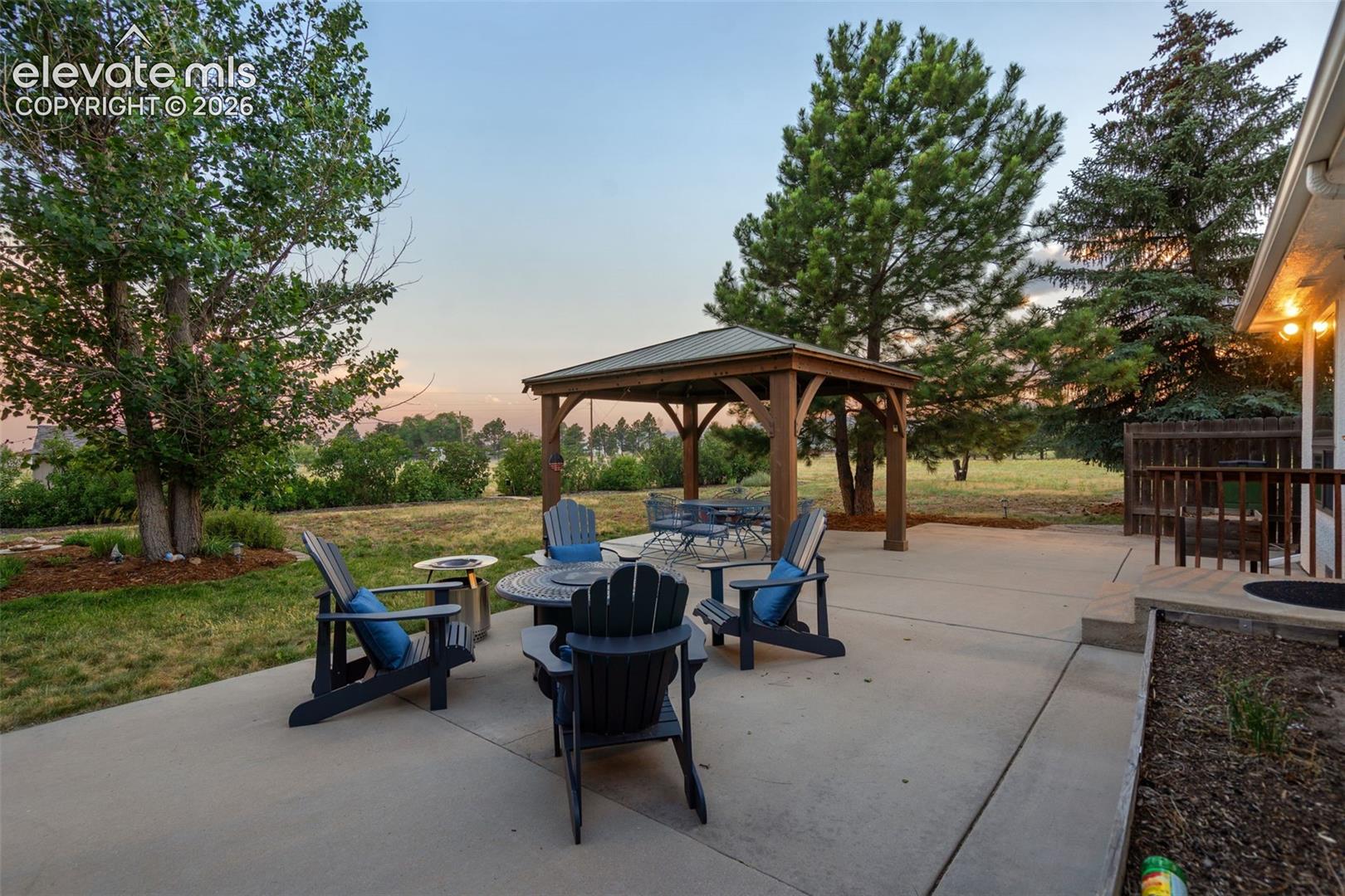 HUGE patio with 2 gazebos, hot tub, planter boxes 