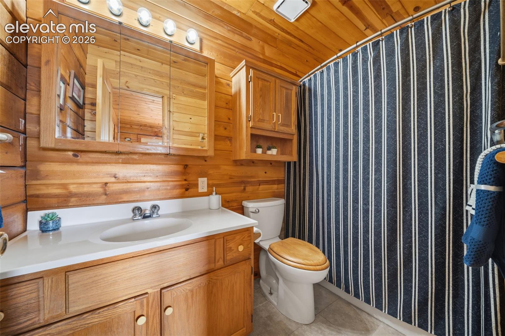 Main level primary bathroom with tub/shower combo 