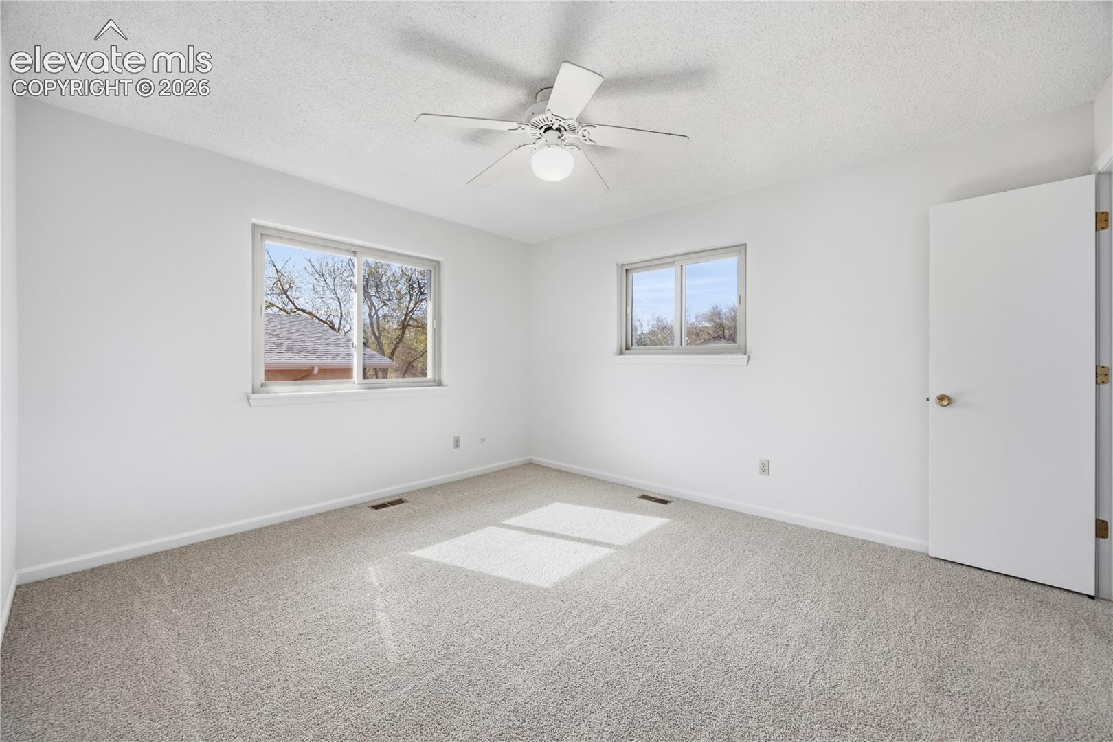 Photo 10 of 912 Amsterdam Drive, Colorado Springs
