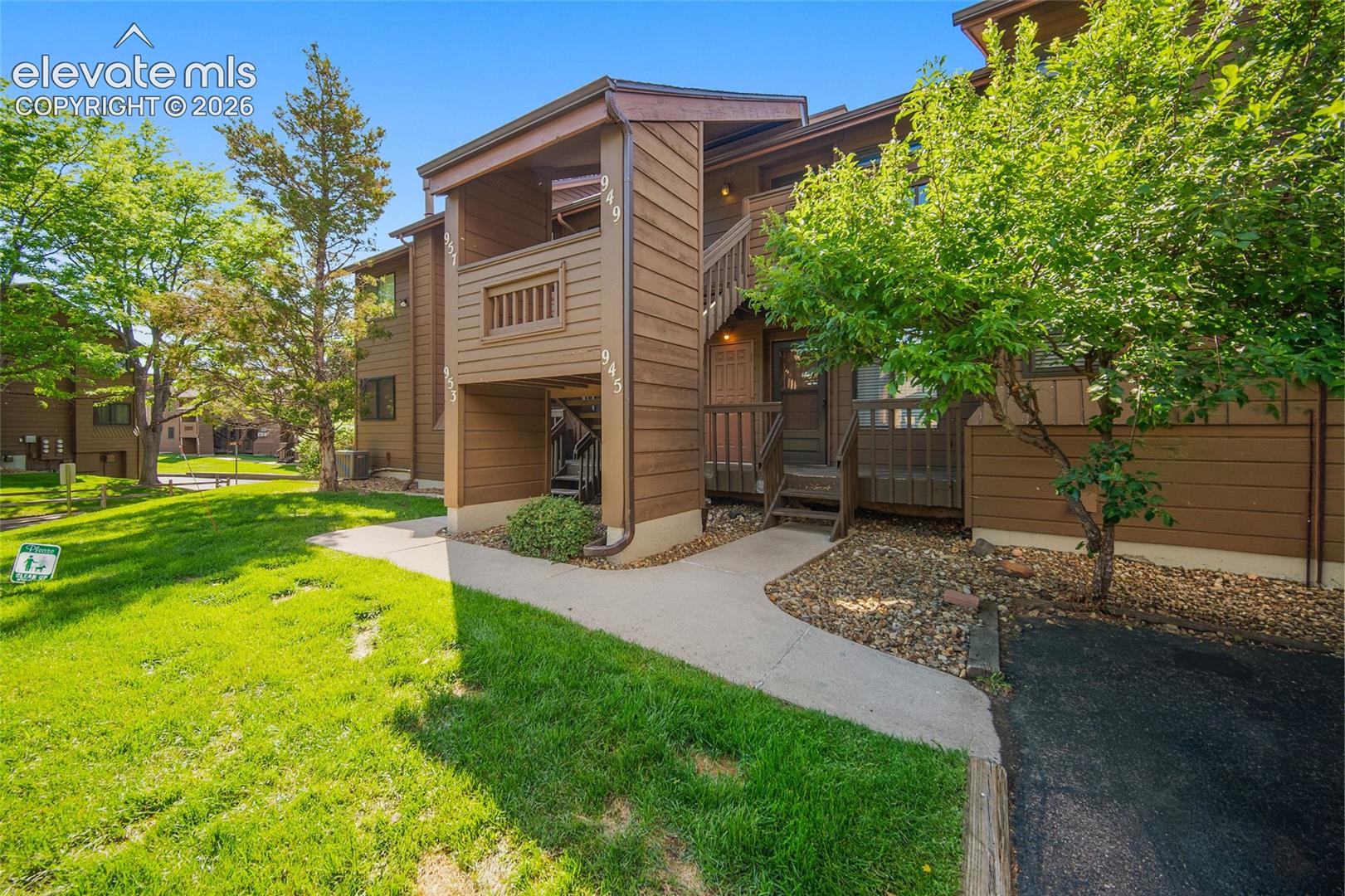 945 Moorings Dr, Colorado Springs, CO 80906