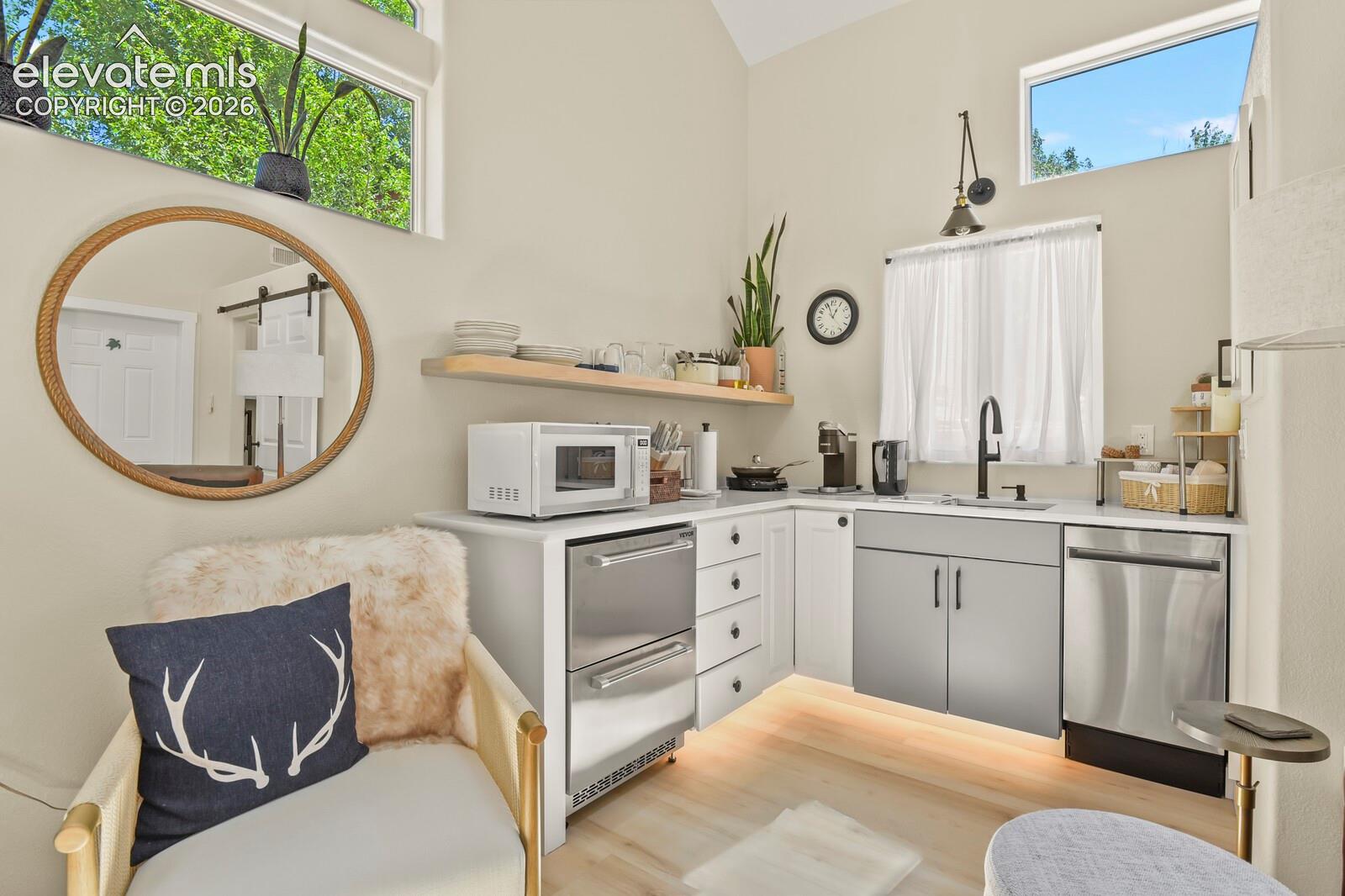 ADU - Efficiency Studio Apartment *Kitchenette