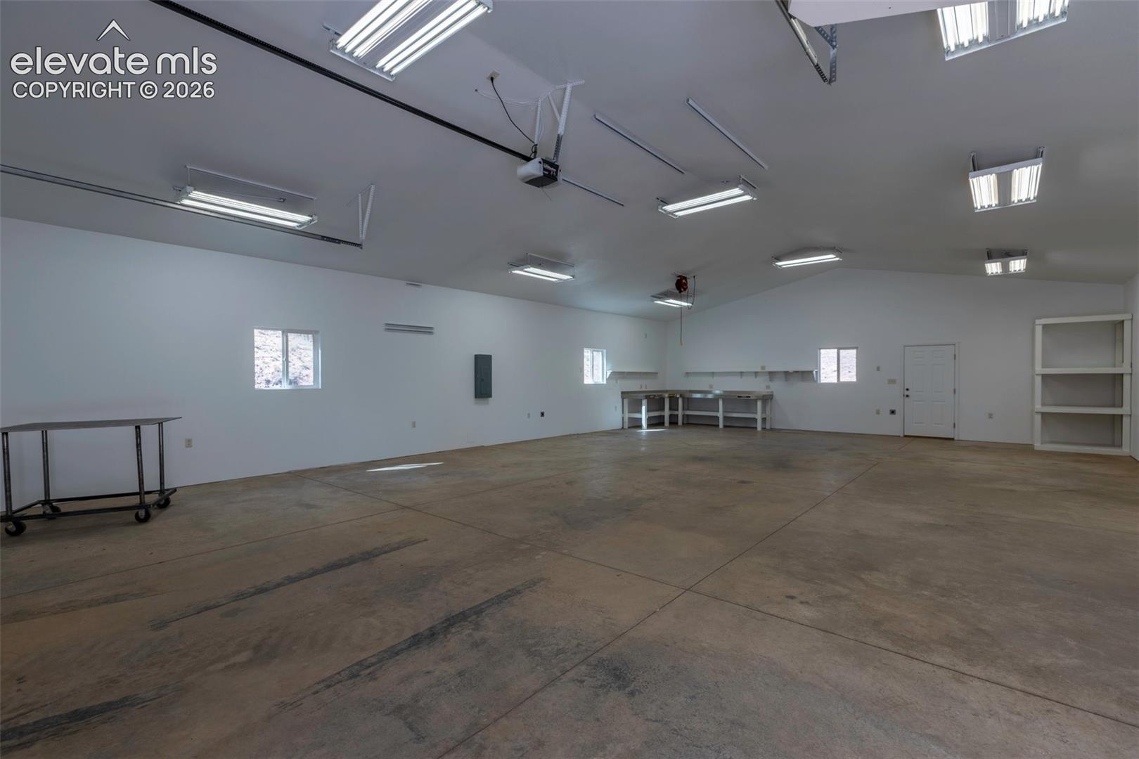 Heated insulated workshop