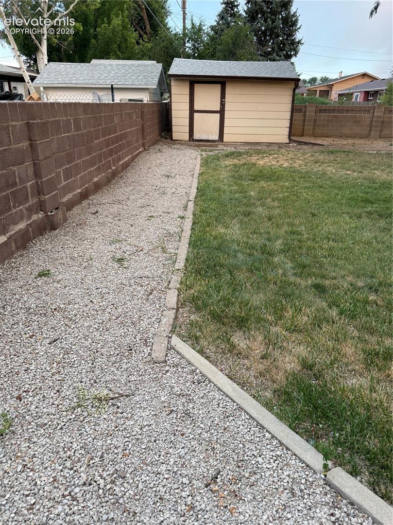 2126 Vinewood Ln, Pueblo, CO 81005