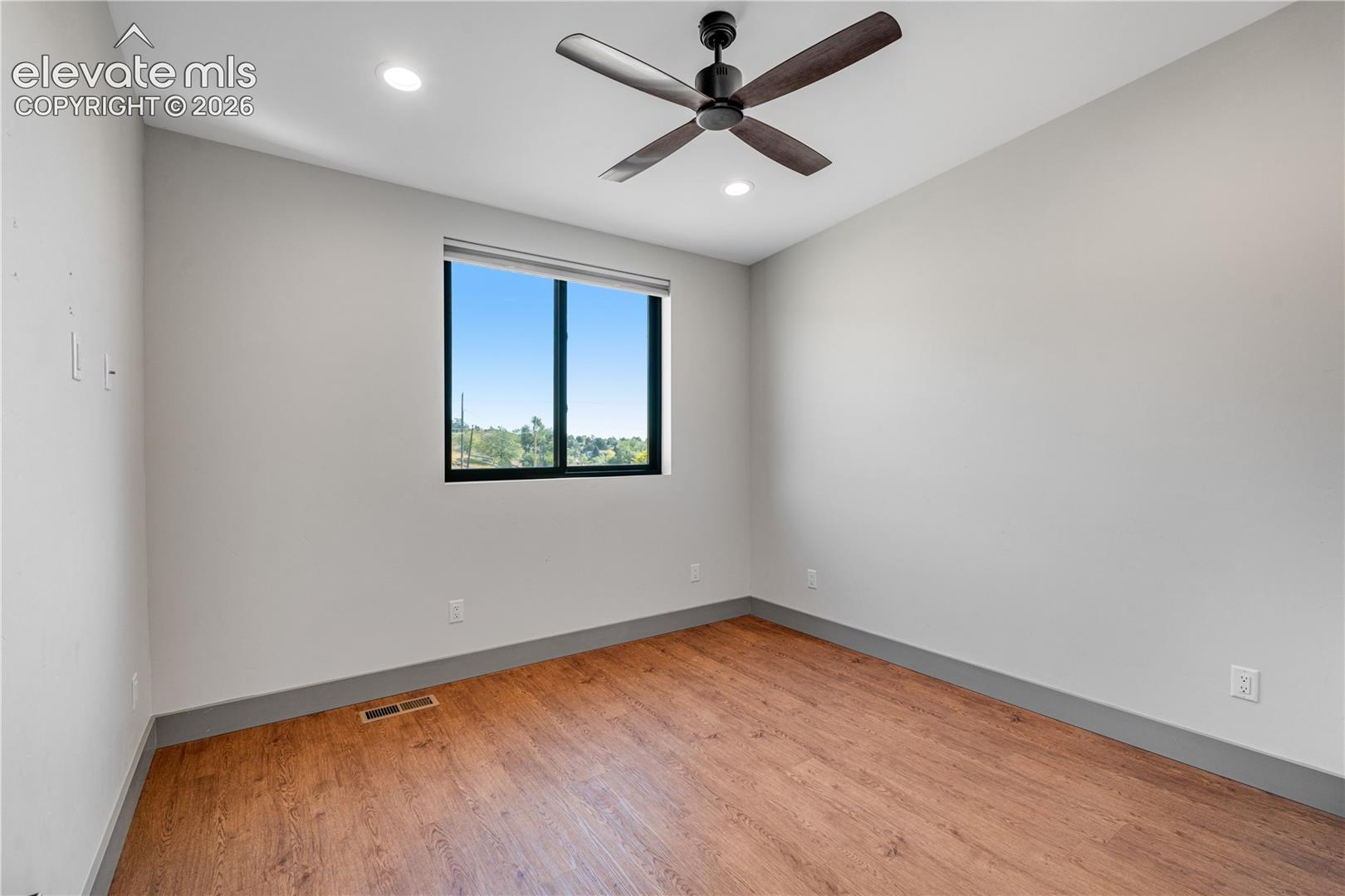 Bedroom with Double DoorCloset 