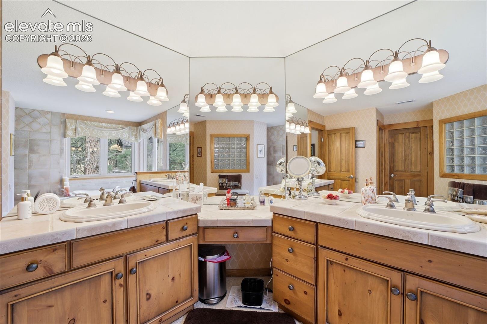 Master Bath Dual Vanity 5 Piece Bath