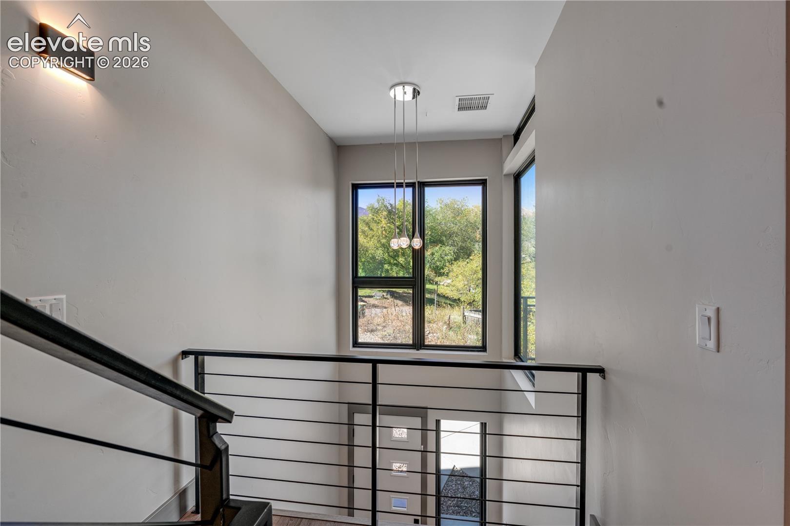 9ft+ Ceilings