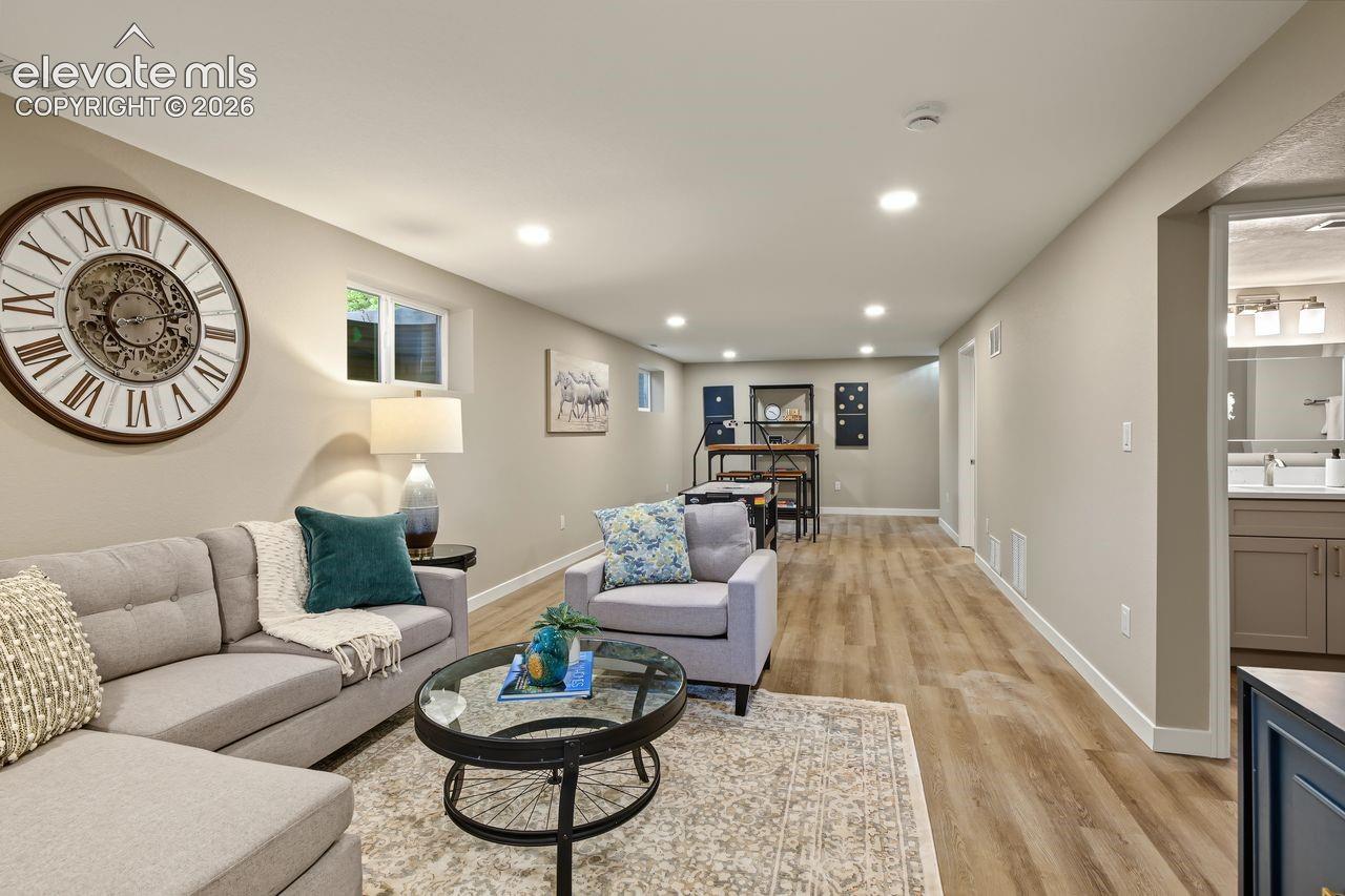 Large lower level rec-room!
