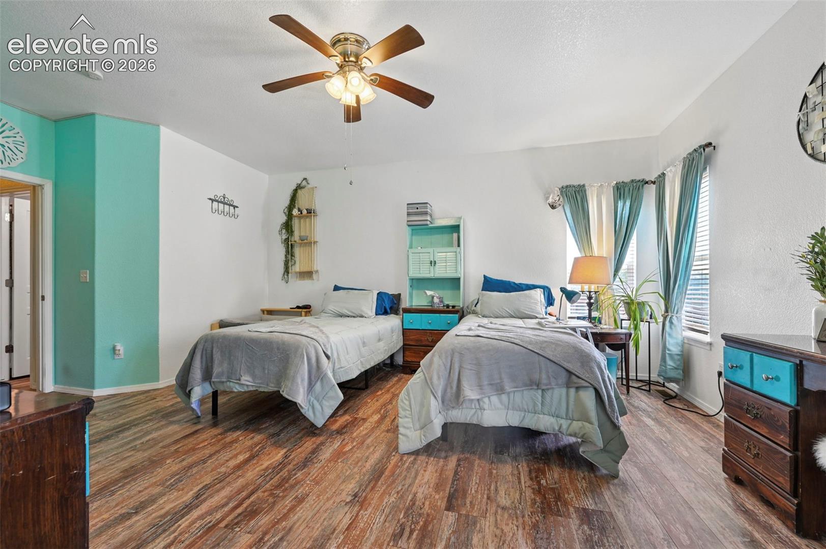 Oversize primary bedroom
