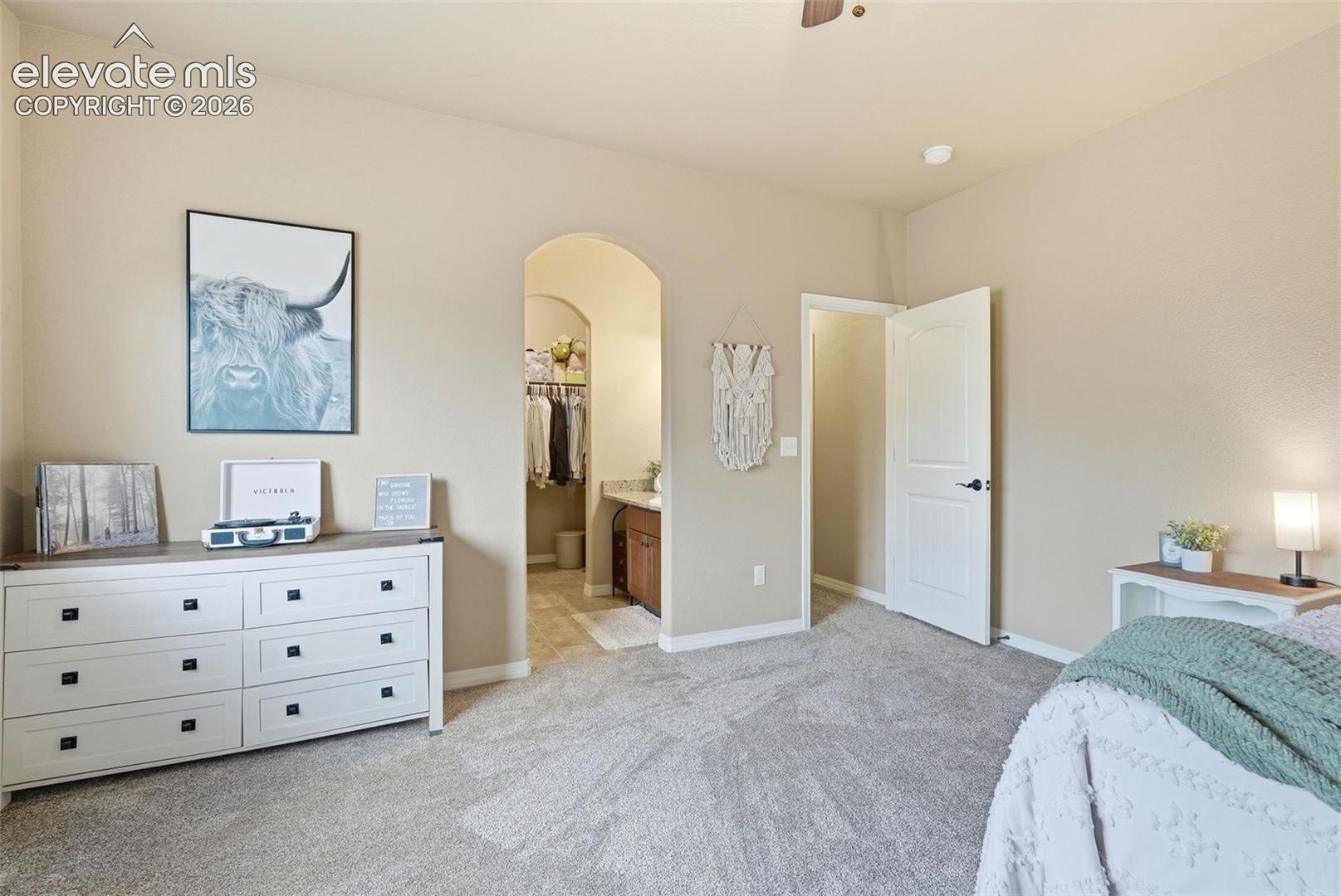 Attached jack and jill bathroom and walk-in closet