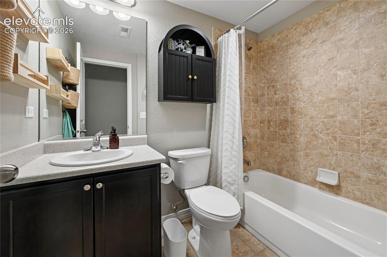 Another full bathroom that is shared by the two basement bedrooms, bringing the total count to 3.5 bathrooms.