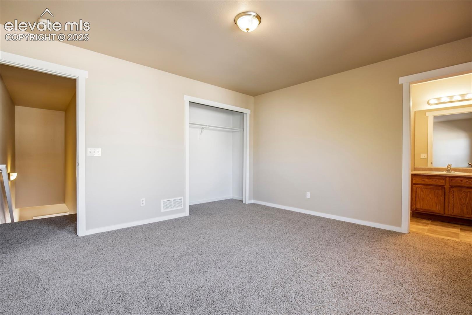 Private bath in secondary upper bedroom