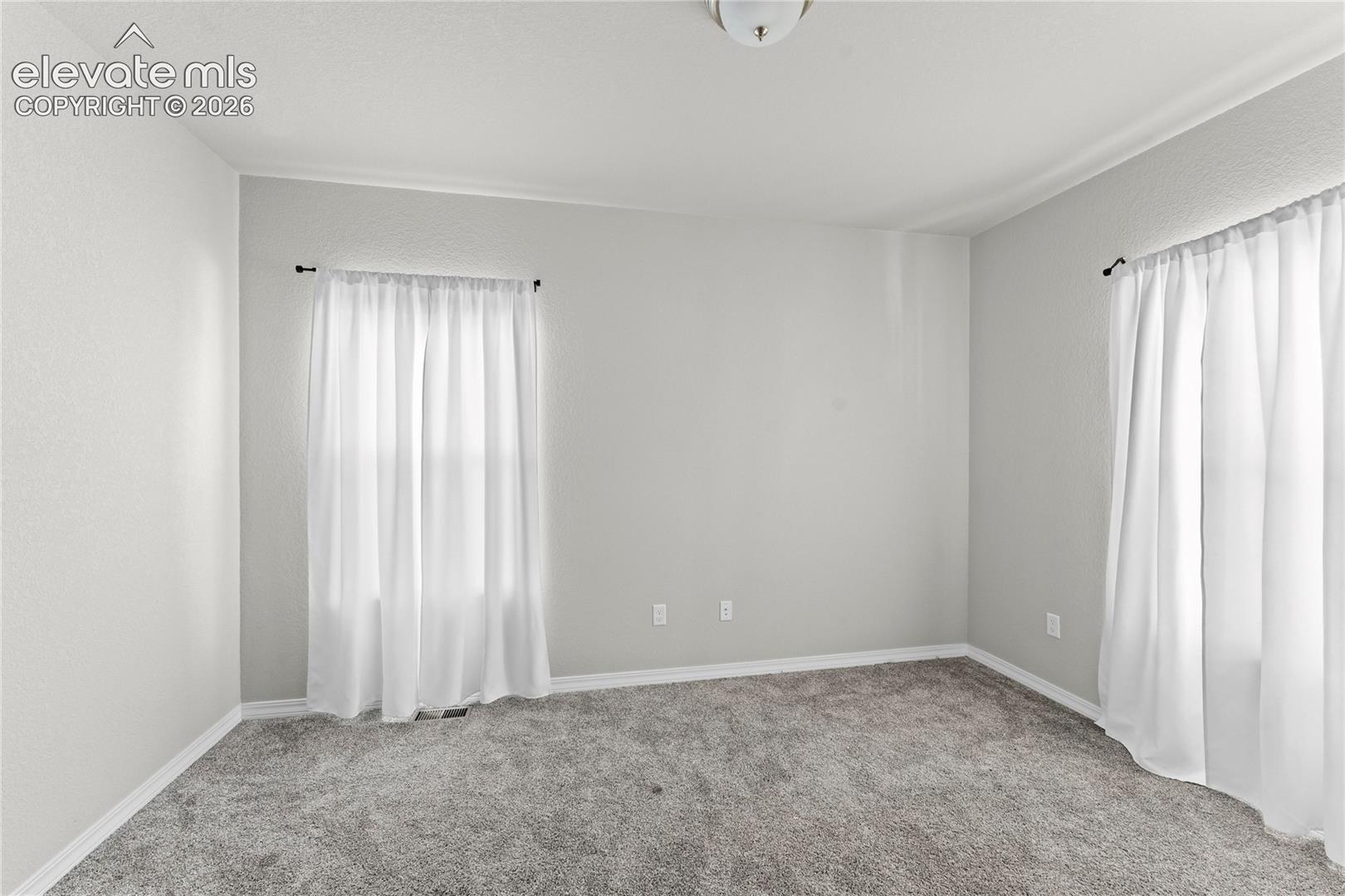 Photo 6 of 8238 Thedford Court, Peyton