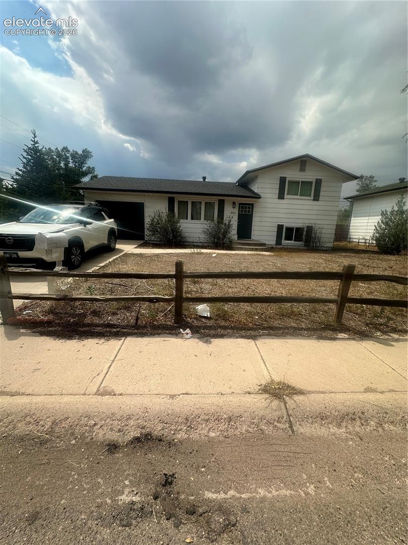 Click the Virtual Tour link to view the 3D walkthrough. Discounted rate options and no lender fee future refinancing may be available for qualified buyers of this home.