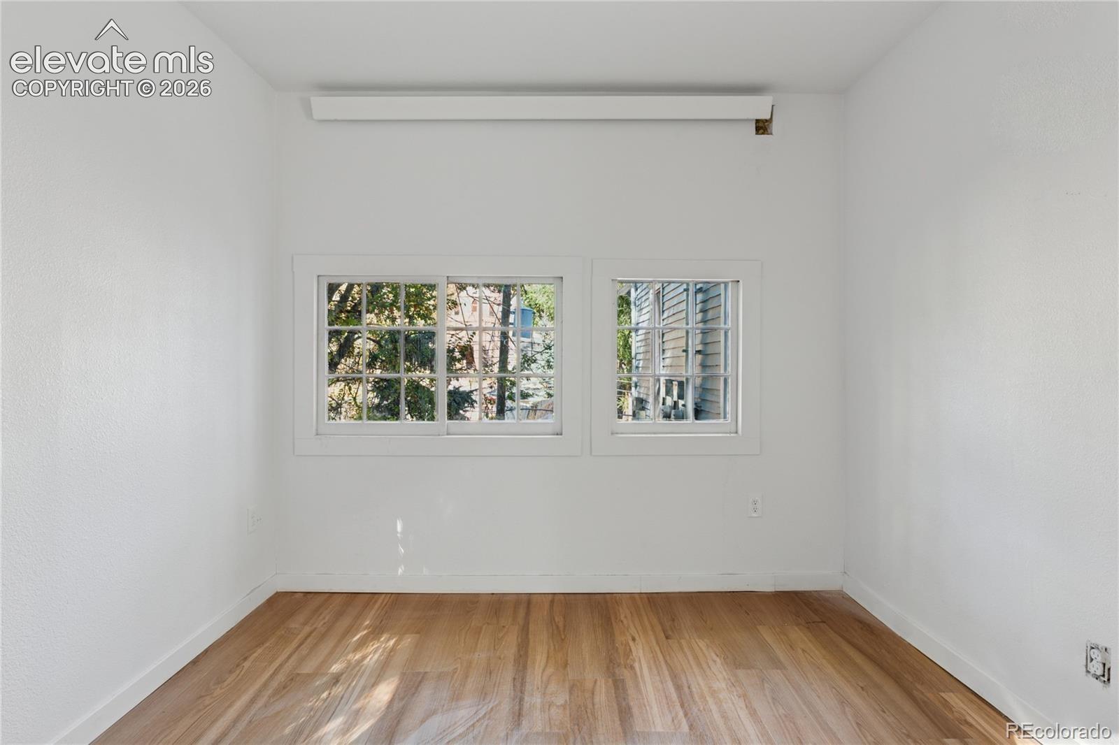 Main-level flat 3rd
bedroom