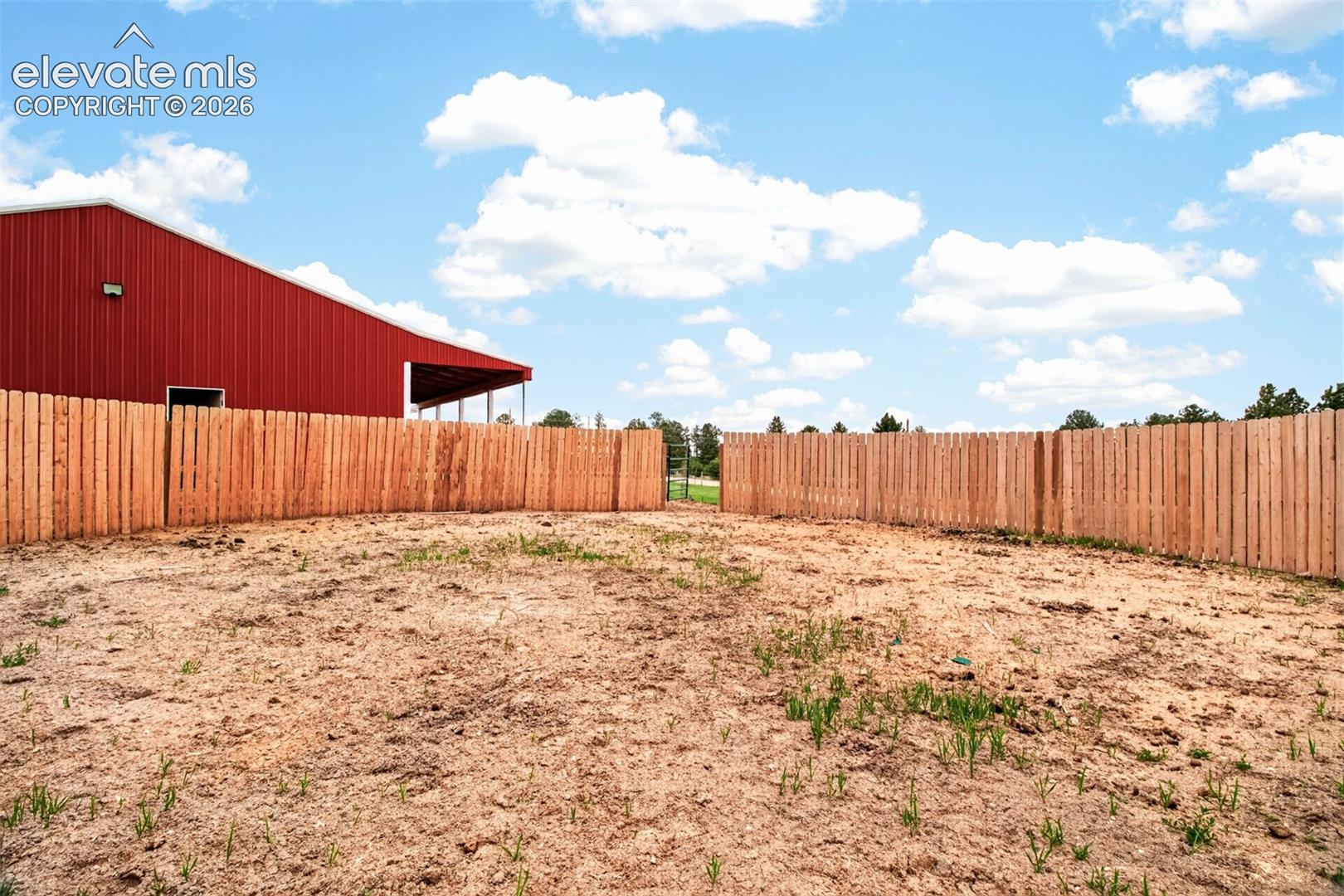 New Round Pen for your Horses!!!