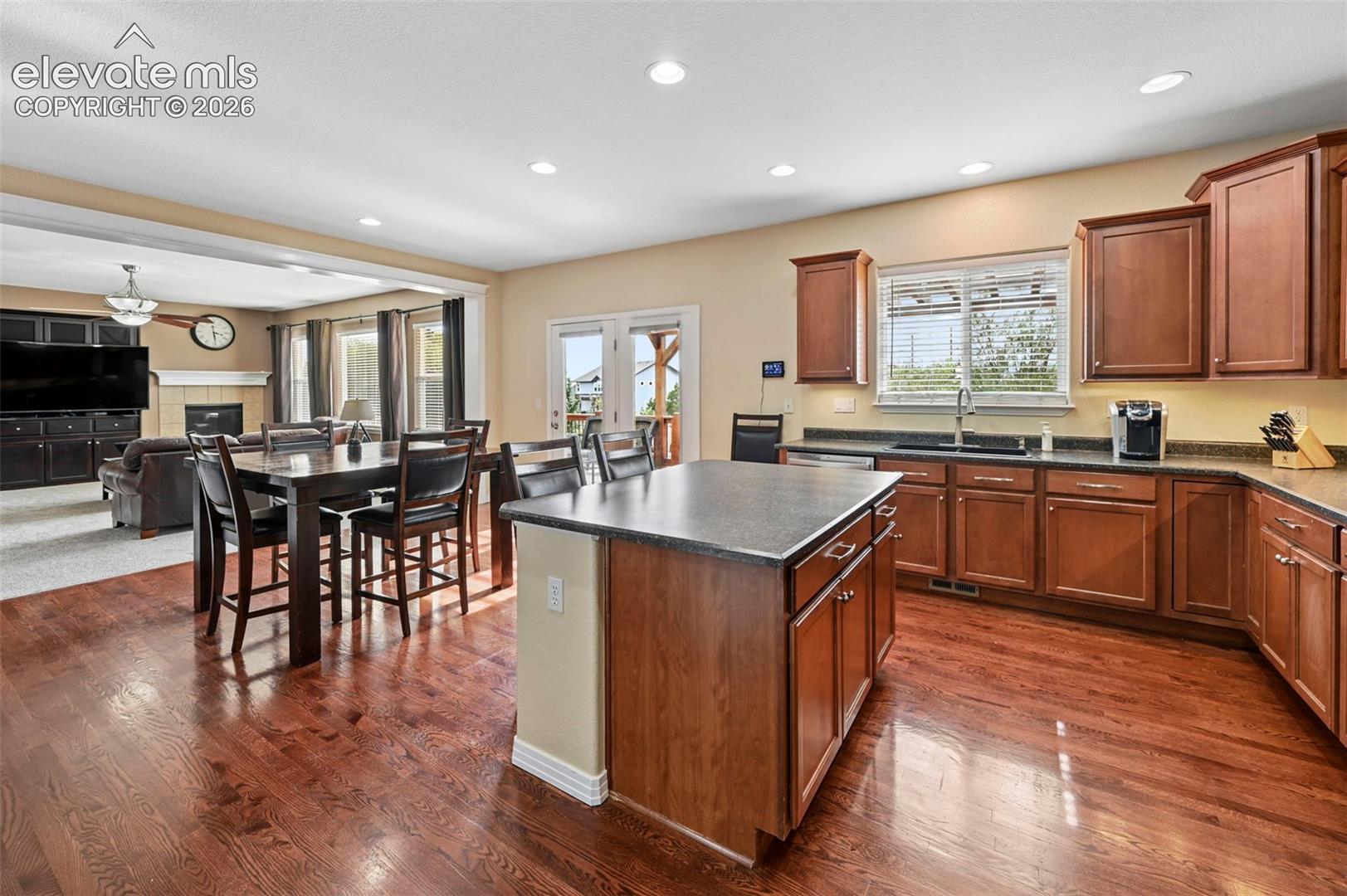 If your looking to entertain, this is the kitchen 
