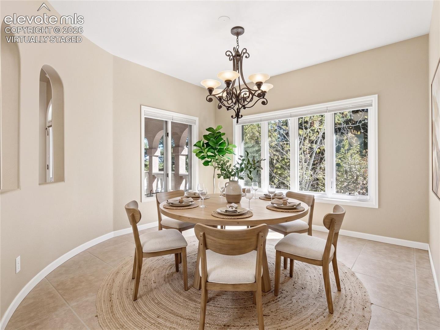 Breakfast Nook | Virtually Staged