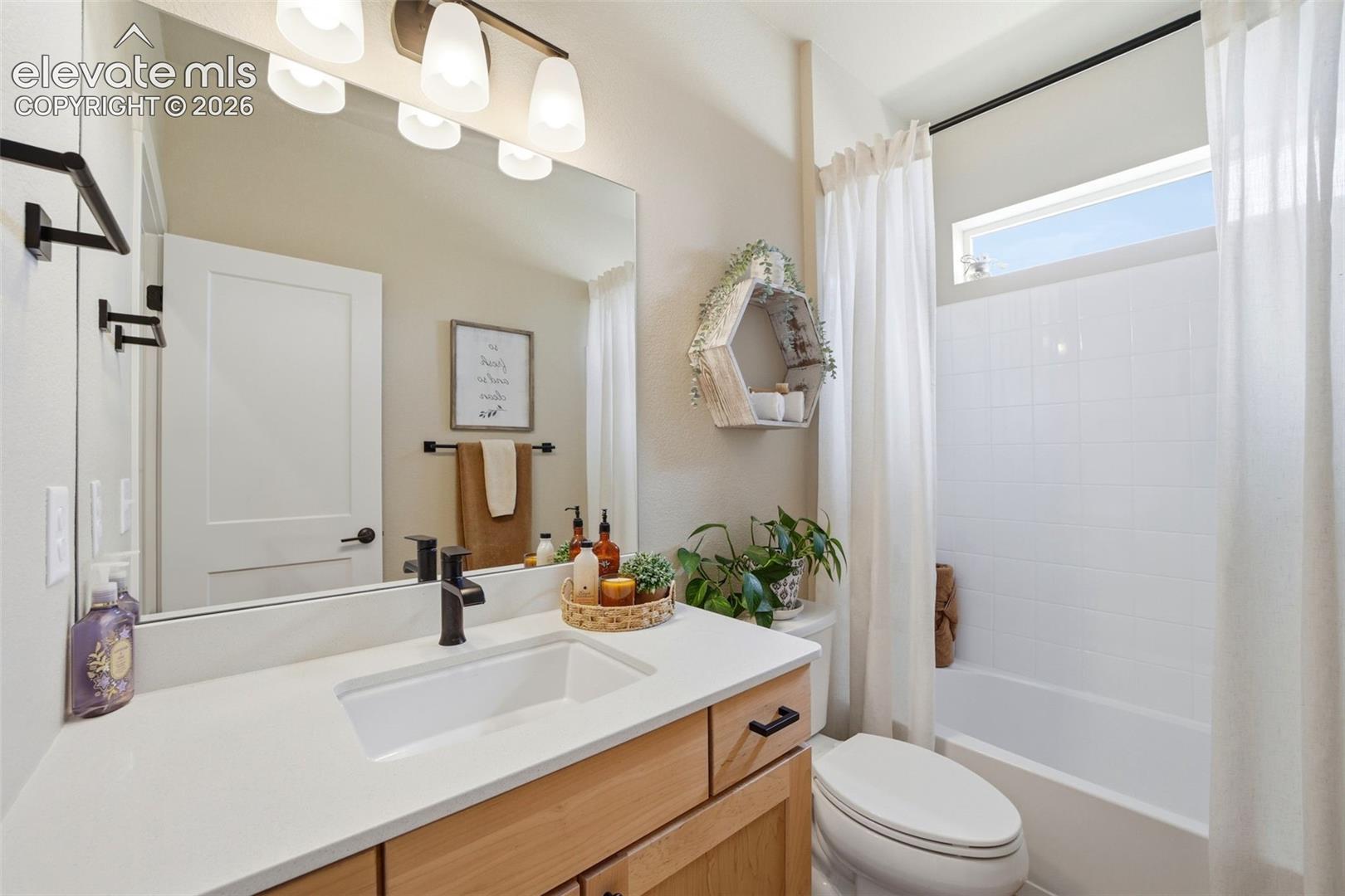 Full secondary bath on the main level off the office/ bedroom. 