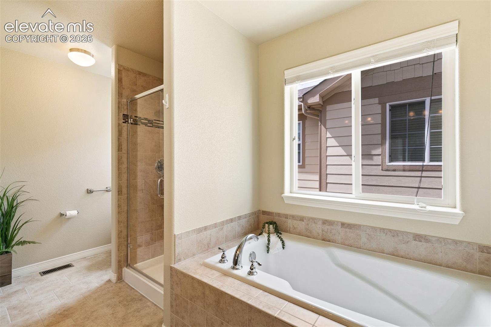 Primary 5-piece bath