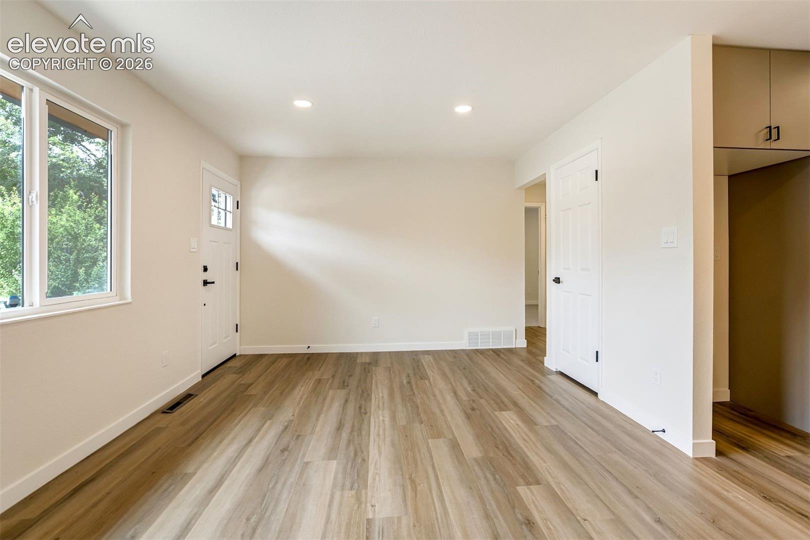 Photo 11 of 806 Querida Drive, Colorado Springs