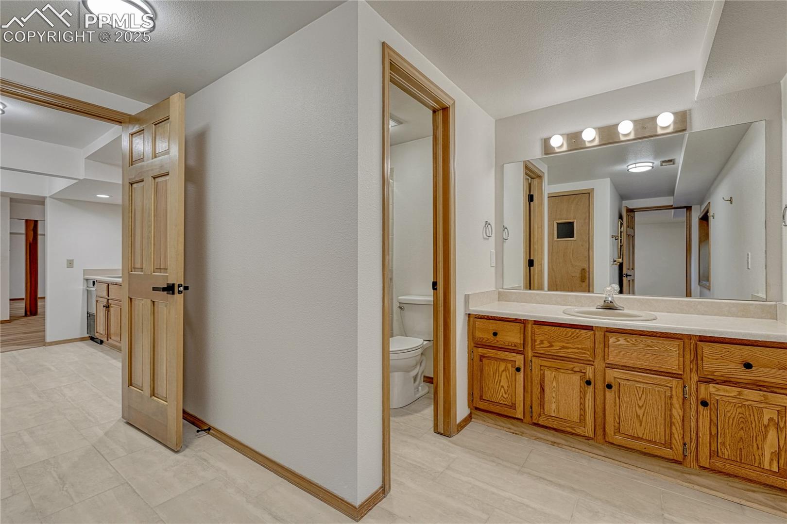 Guest or Adjoining Bath with Sauna