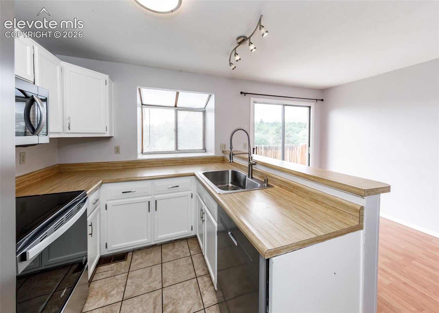 Newly Renovated Kitchen