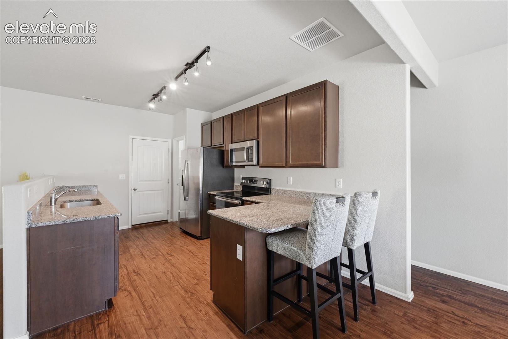 Kitchen and breakfast bar