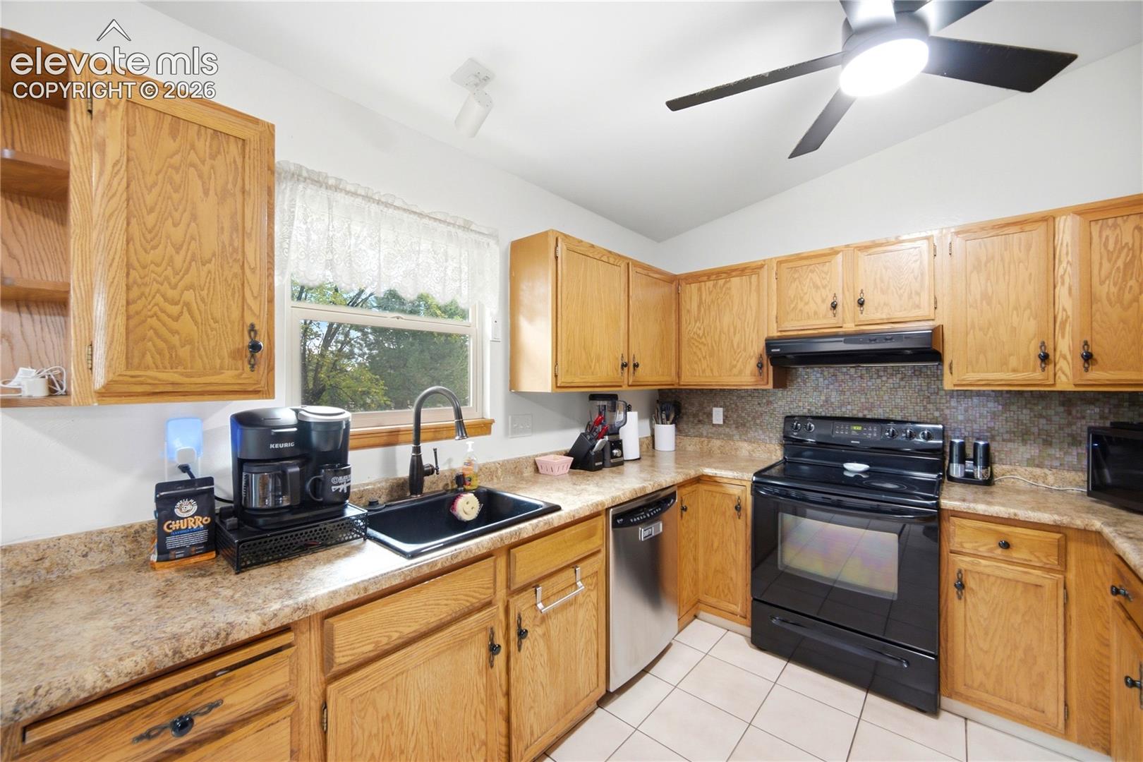 Photo 10 of 2025 Heathercrest Drive, Colorado Springs