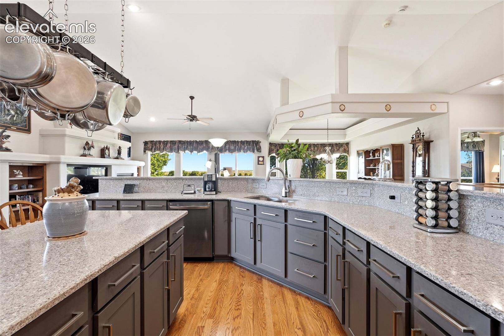 Quartz counters & soft close cabinetry/drawers