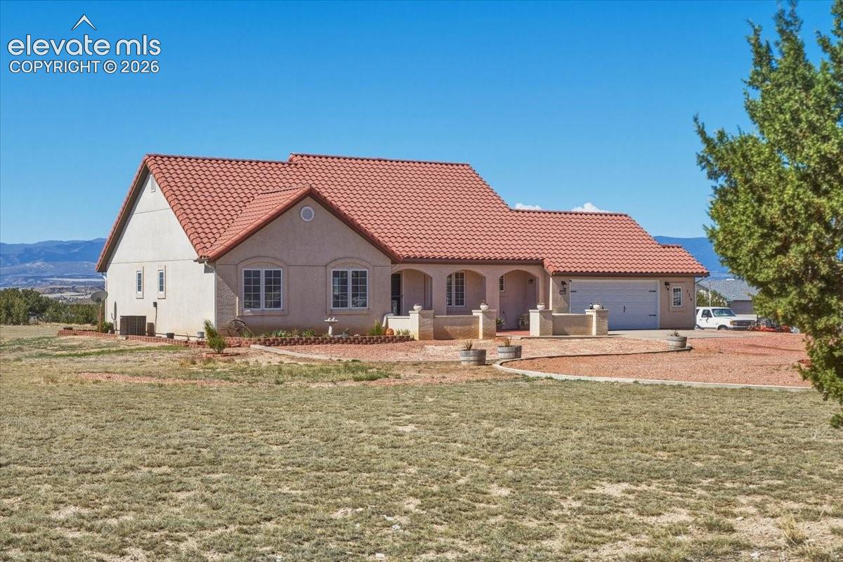 Unobstructed mountain views and ample open space to enjoy Colorado's natural beauty.
