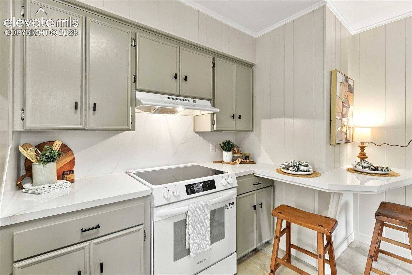 Bright and open kitchen 