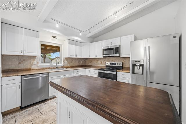 912 Amsterdam Dr, Colorado Springs, CO 80907