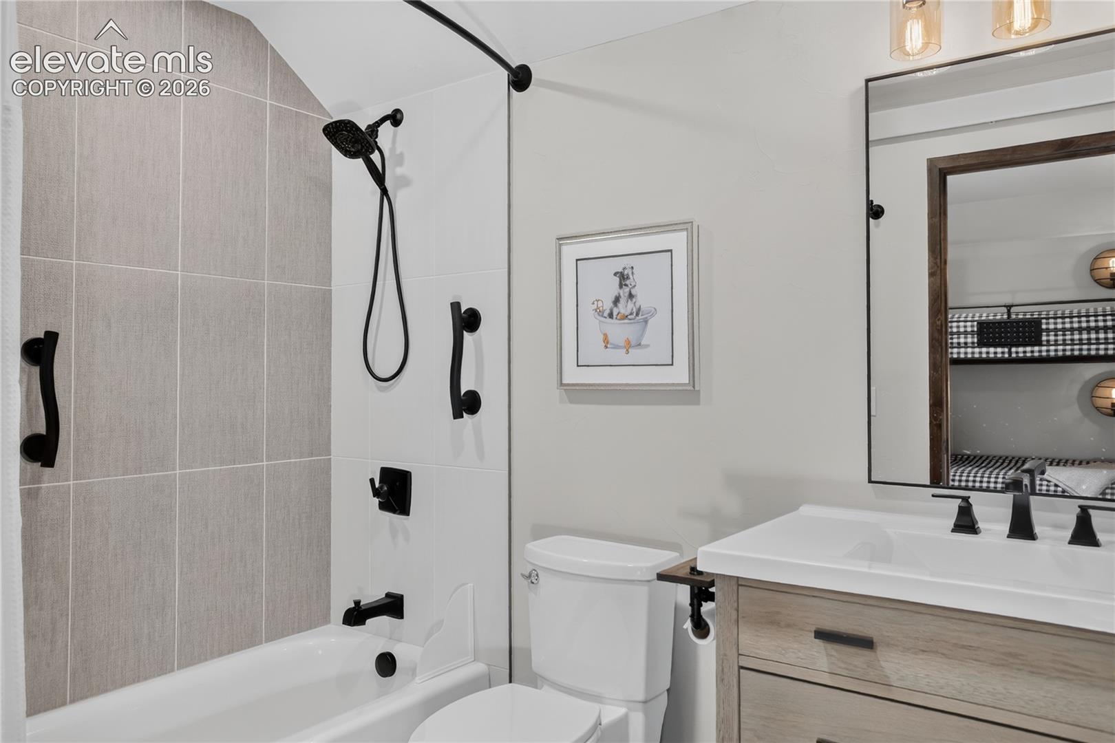 Full bath - guest suite