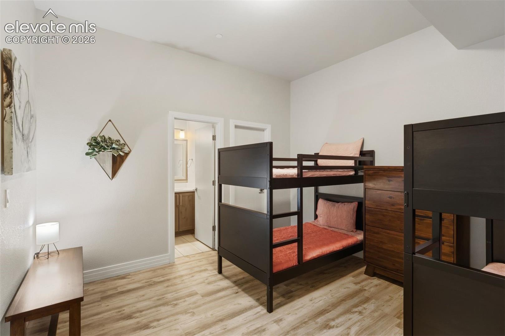 Bedroom with ensuite full bath and walk in closet