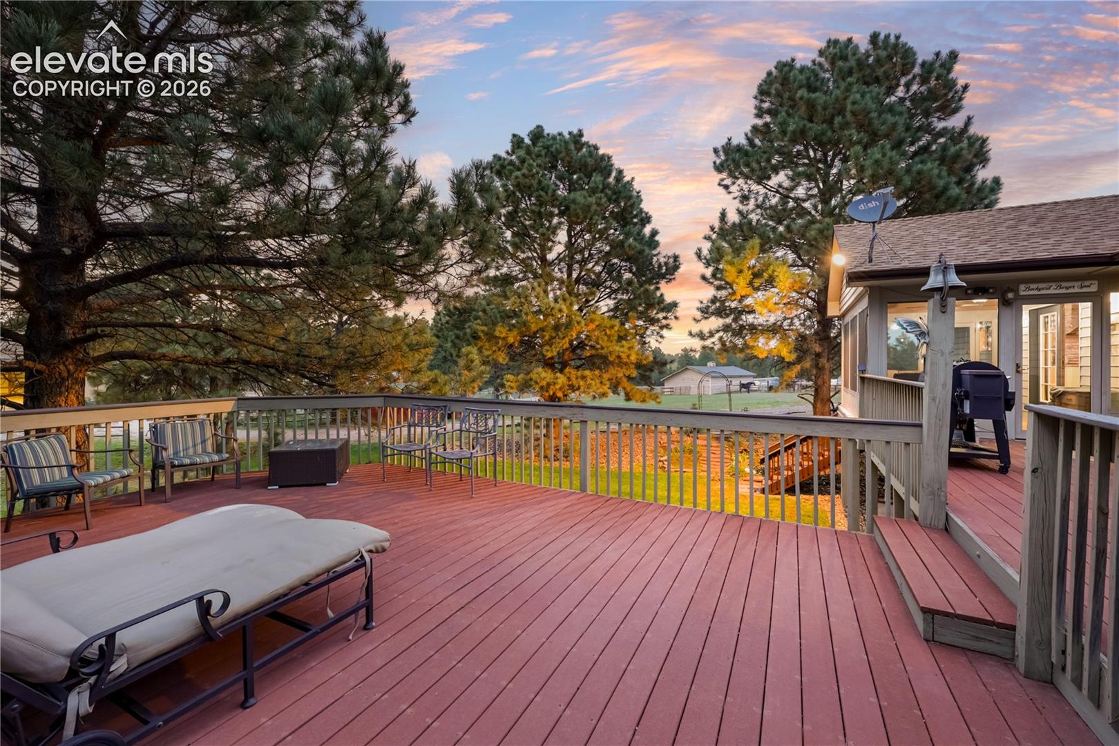 Newer deck! Overlooking the horses!