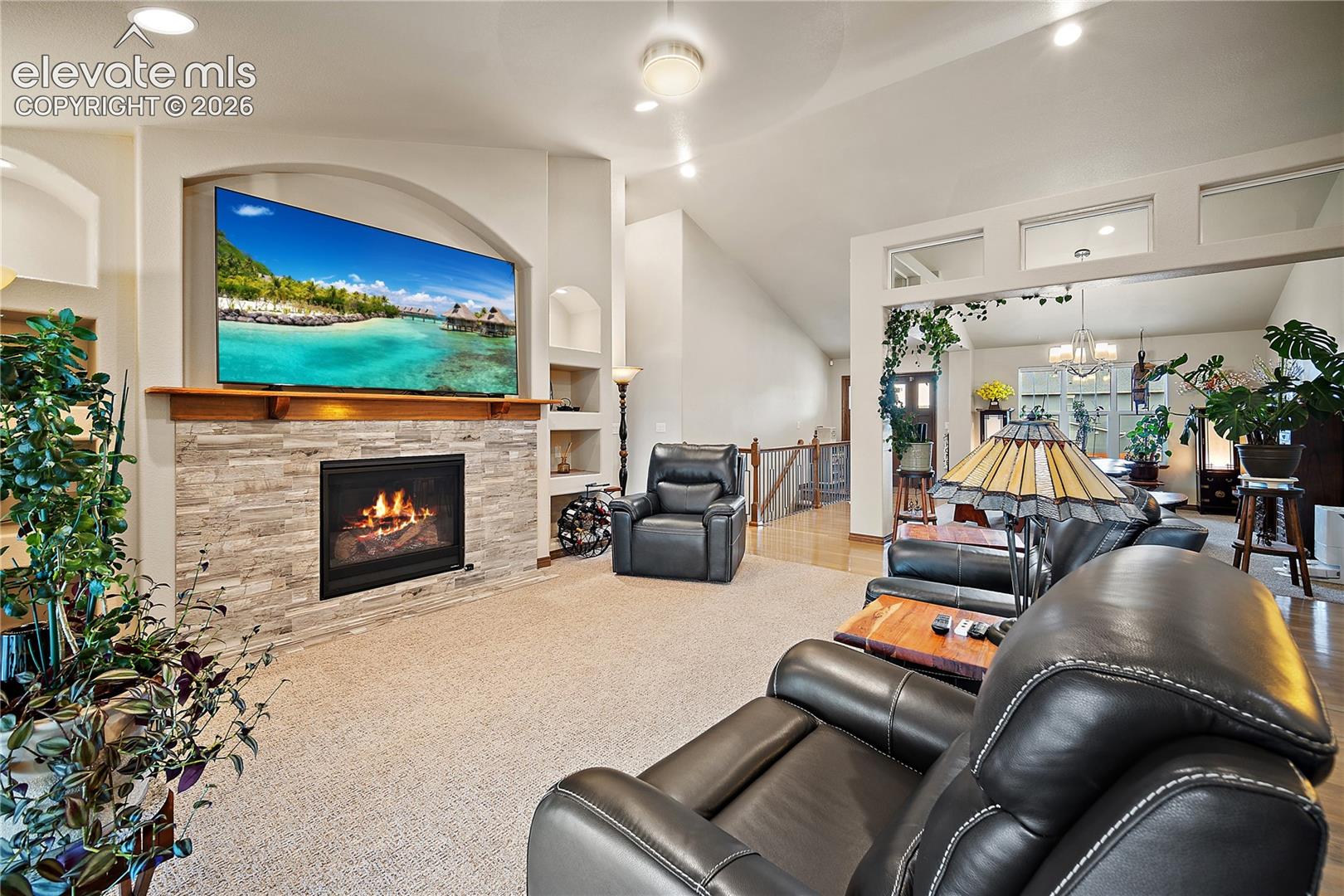 Vaulted ceilings, NEW carpet, open concept. 