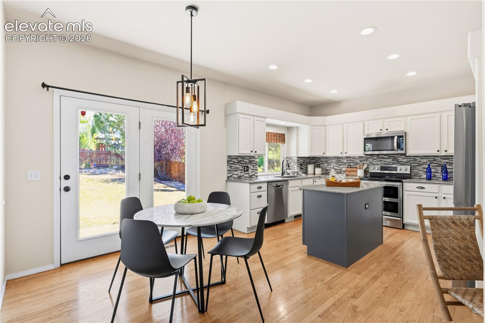 Breakfast nook & kitchen