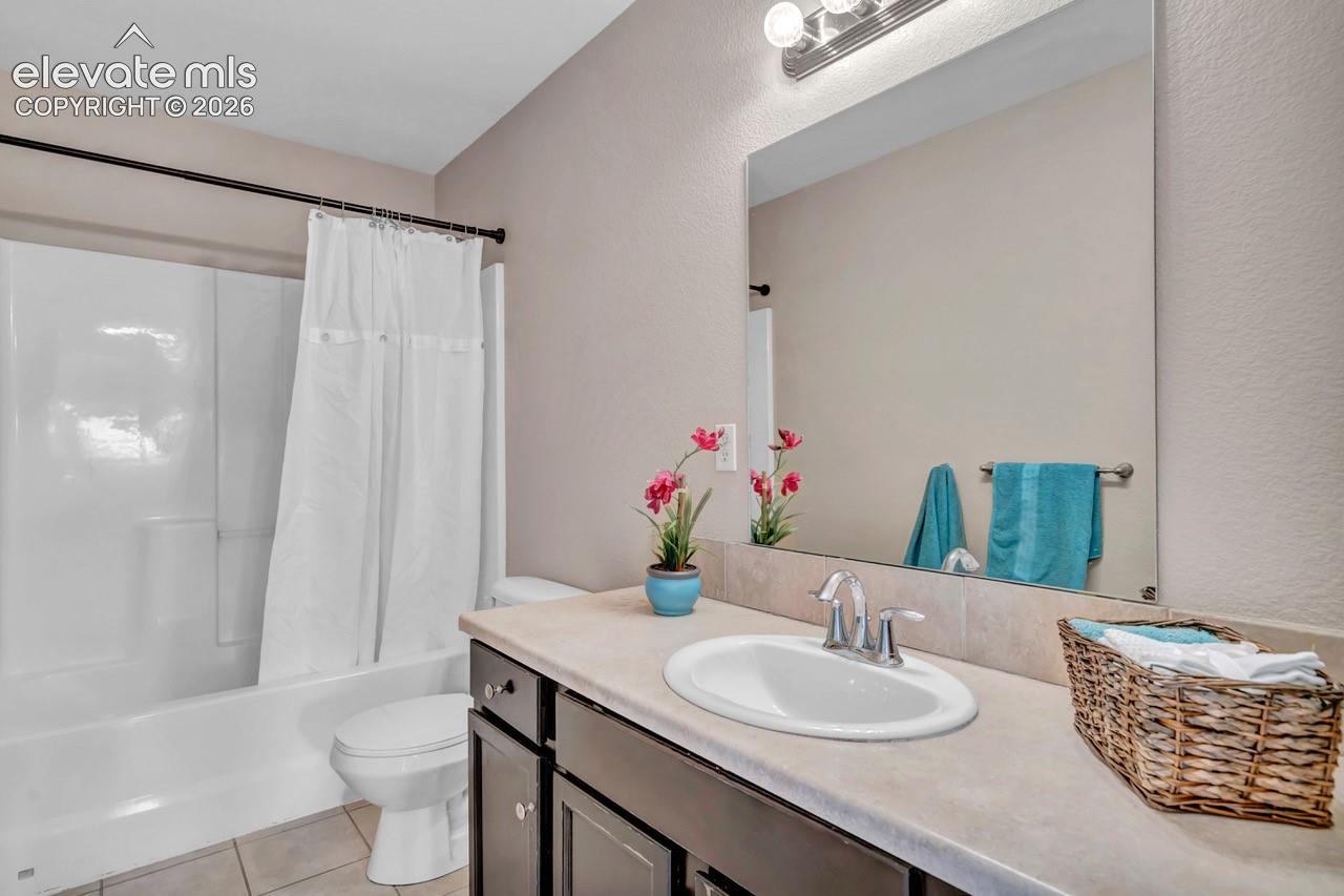 Upper Full Bath