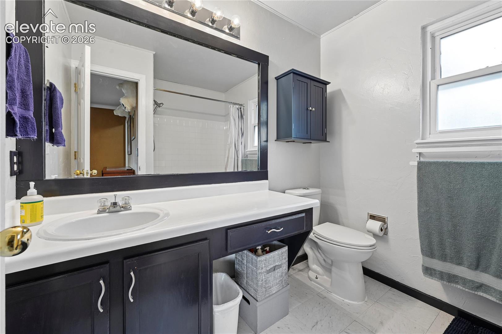 Private bathroom in the primary bedroom