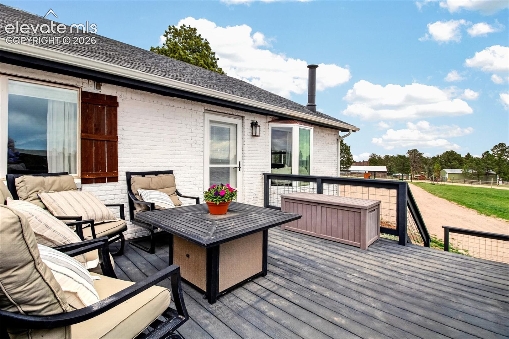Side Entrance and Deck!!!