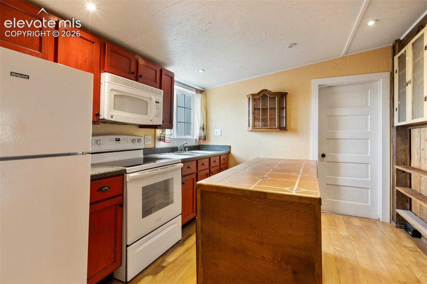 Photo 12 of 102 Spicer Avenue, Victor